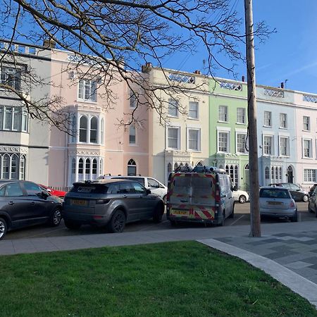 Grand 2 Bed Georgian Apartment At Florence House With King Bed, In The Heart Of Herne Bay & 300M From Beach ภายนอก รูปภาพ
