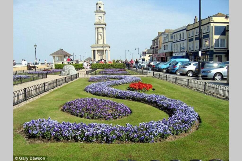 Grand 2 Bed Georgian Apartment At Florence House With King Bed, In The Heart Of Herne Bay & 300M From Beach ภายนอก รูปภาพ